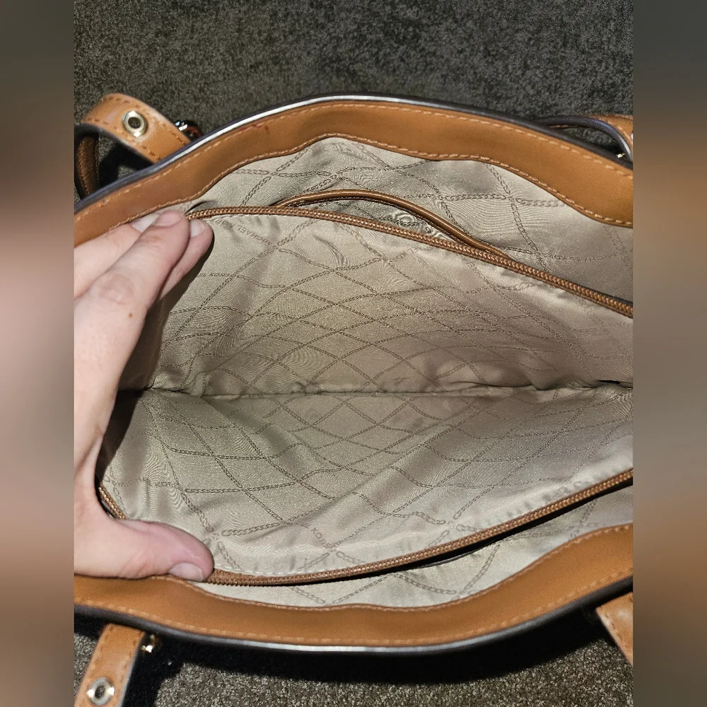 Michael Kors Orange, Tan & Cream Colorblocked Voyager East West Tote EUC - Picture 6 of 12